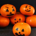 These Clementine Pumpkins are a fun and healthy Halloween snacks for kids! | My Fussy Eater blog
