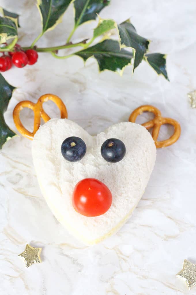 Kids will love getting creative and making these Christmas themed Rudolph and Snowman sandwiches! My Fussy Eater blog