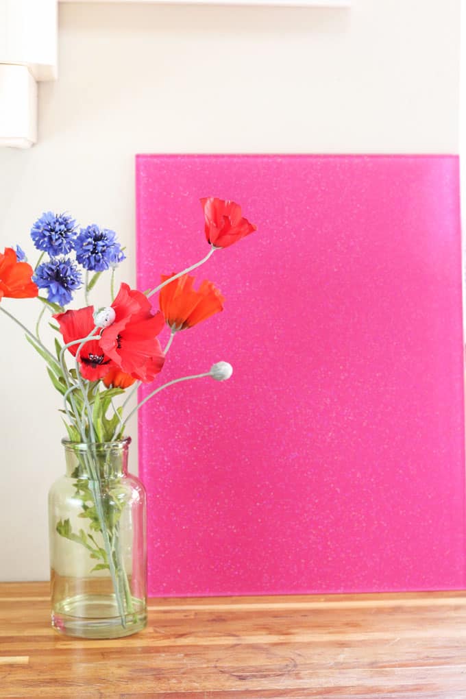 A stylish yet super practical glass chopping board from Creo. Available in lots of different bright colours with optional glitter shimmer finish too!