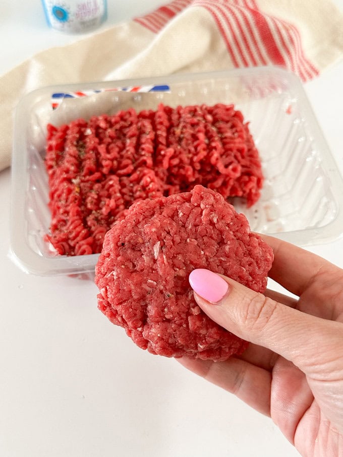 Mince being made into round burger shapes.