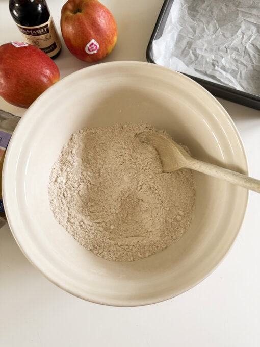 Step by step guide showing you how to make Apple & Cinnamon Cake.