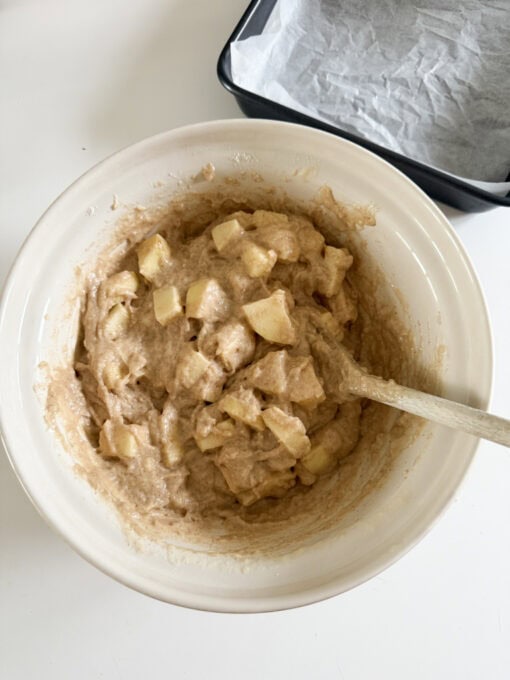 Step by step guide showing you how to make Apple & Cinnamon Cake.