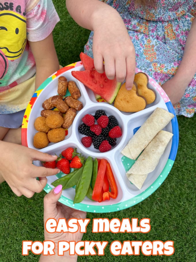 Six easy meal ideas to make for picky eaters that require minimal or no cooking! Two kids eating out of a divided biggie pick plate.